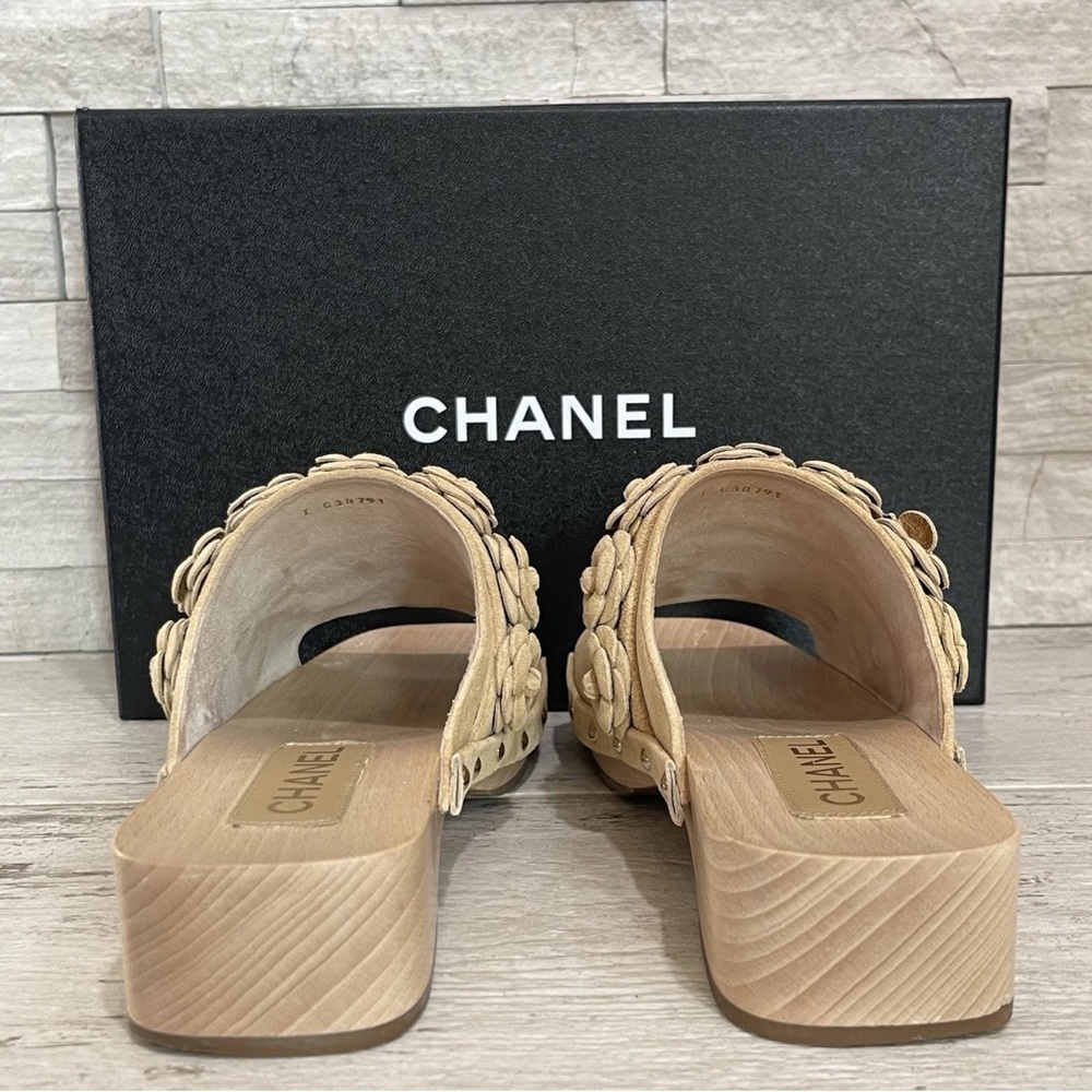 Chanel Camellia Flower Clog Beige Suede Calfskin Wooden Mules 2022 Size 39 EUC - Picture 6 of 16